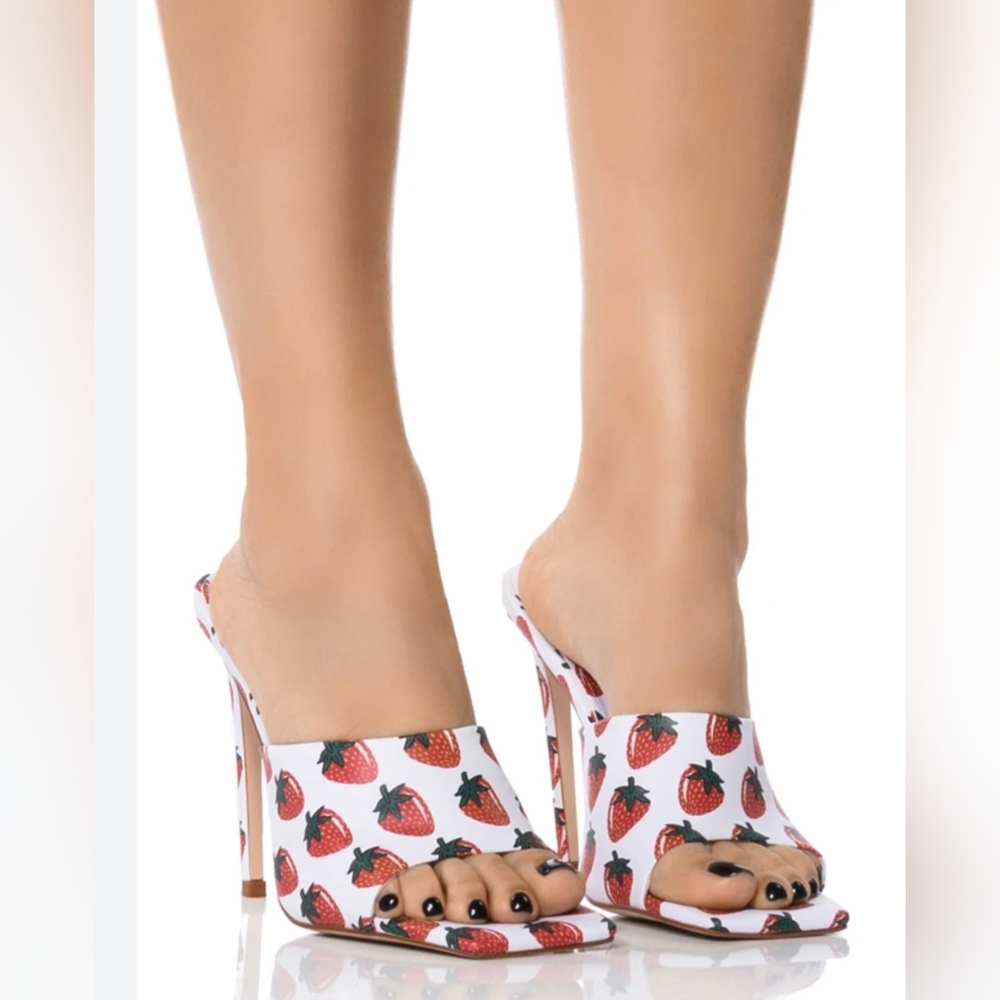 Azalea Wang Strawberry Sandals - Size 11
